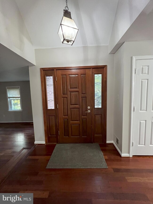 9003 Streamview Ln, Vienna, VA 22182 - photo 4