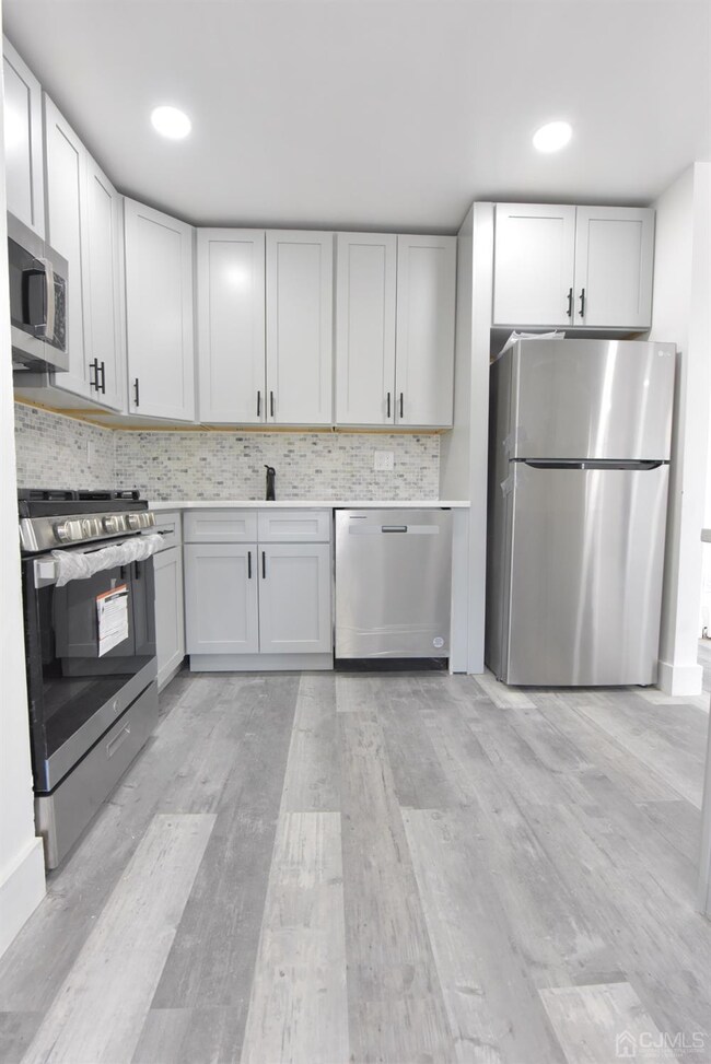 634 Cricket Ln, Woodbridge, NJ 07095 - photo 5