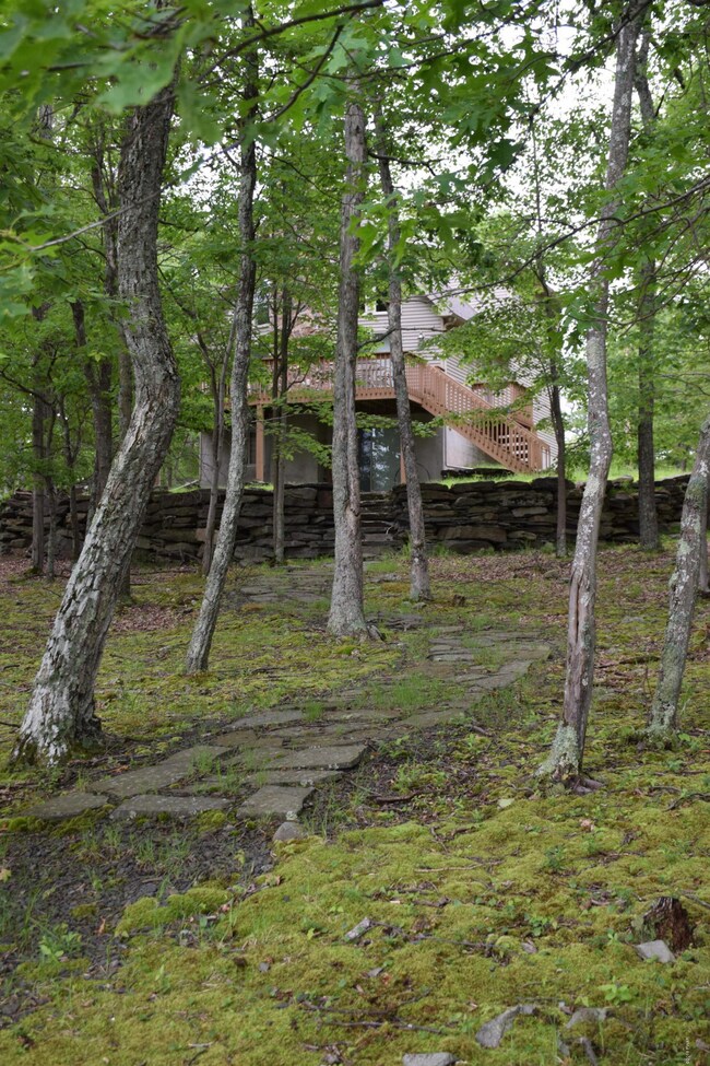 109 Mockingbird Ct, Bushkill, PA 18324 - photo 5