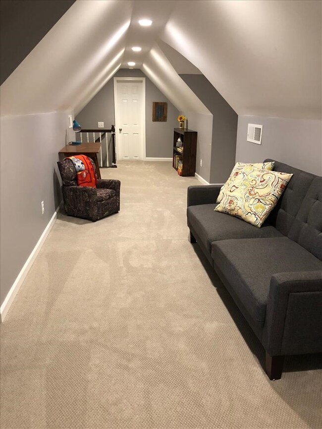 212 W Main St, Newburgh, IN 47630 - photo 6