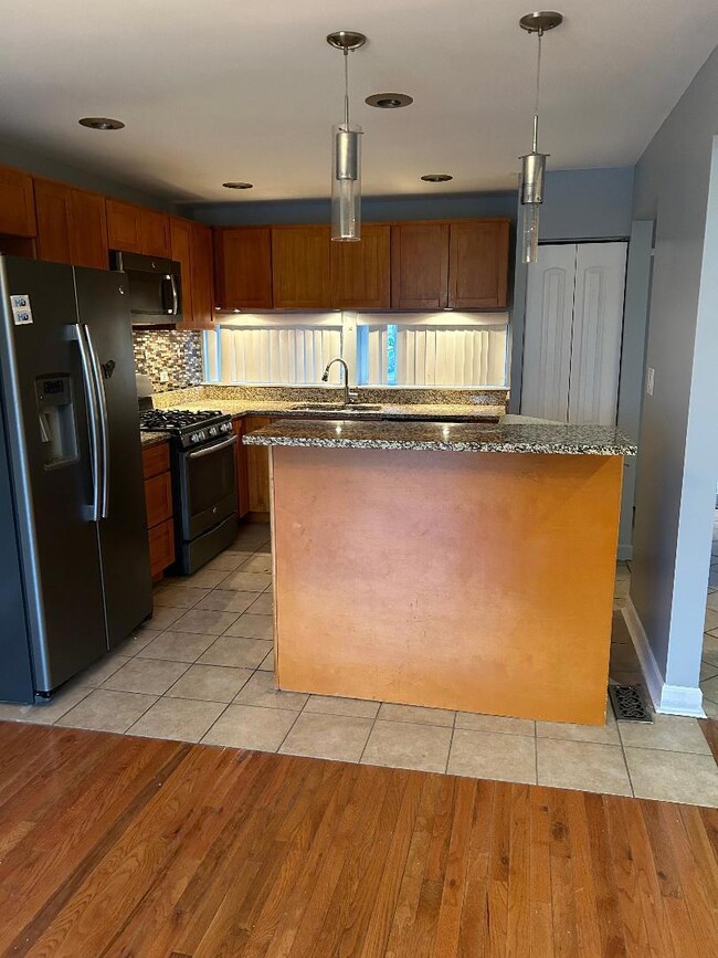 3532 Golfview Dr, Hazel Crest, IL 60429 - photo 3