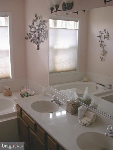 15410 Martins Hundred Dr, Centreville, VA 20120 - photo 4