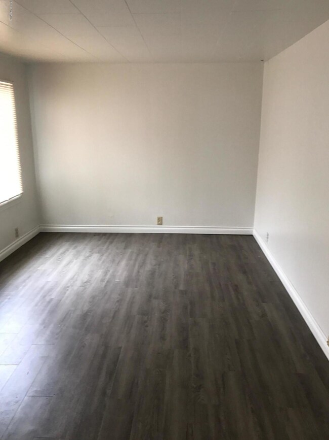 109 YAKIMA AVE LR
