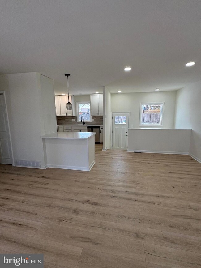 104 Darwin Dr, Newark, DE 19711 - photo 5