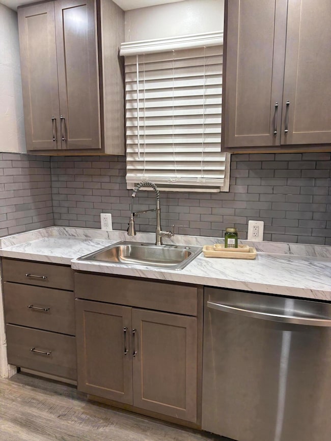 7320 Westwood St, Detroit, MI 48228 - photo 3