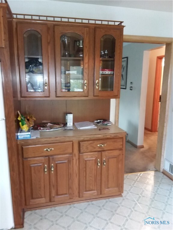 4452 Helmond Ct, Toledo, OH 43611 - photo 5