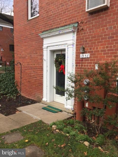 1558 Mount Eagle Place unit 1558, Alexandria, VA 22302 - photo 3