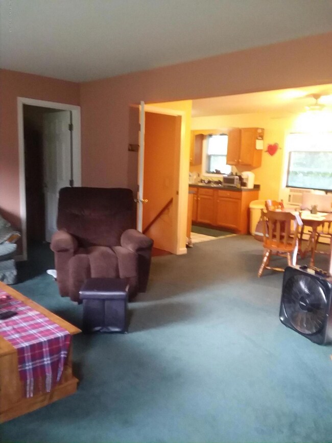 102 Hickory St, Archbald, PA 18403 - photo 6