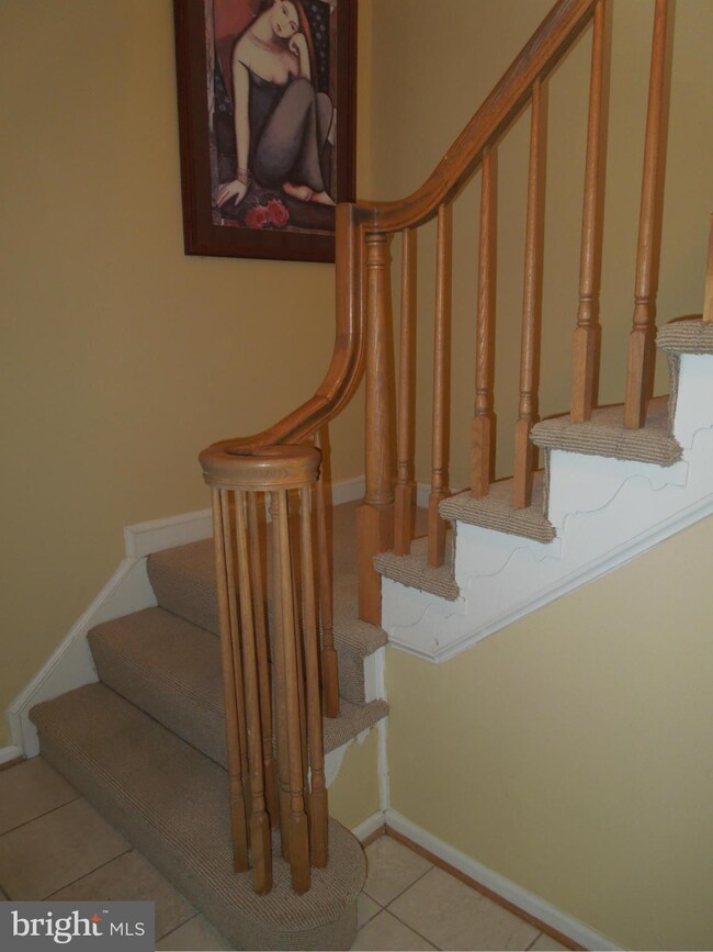 10807 Luxberry Dr, Rockville, MD 20852 - photo 7