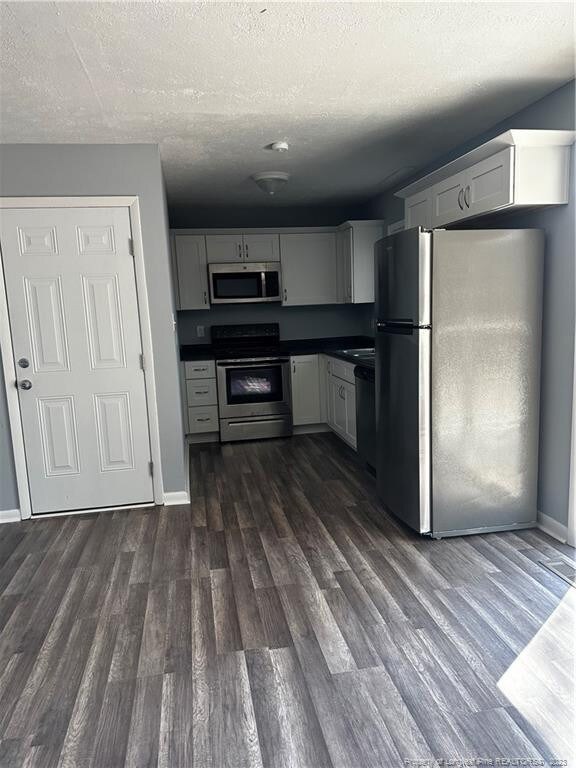 Open kitchen to dining area