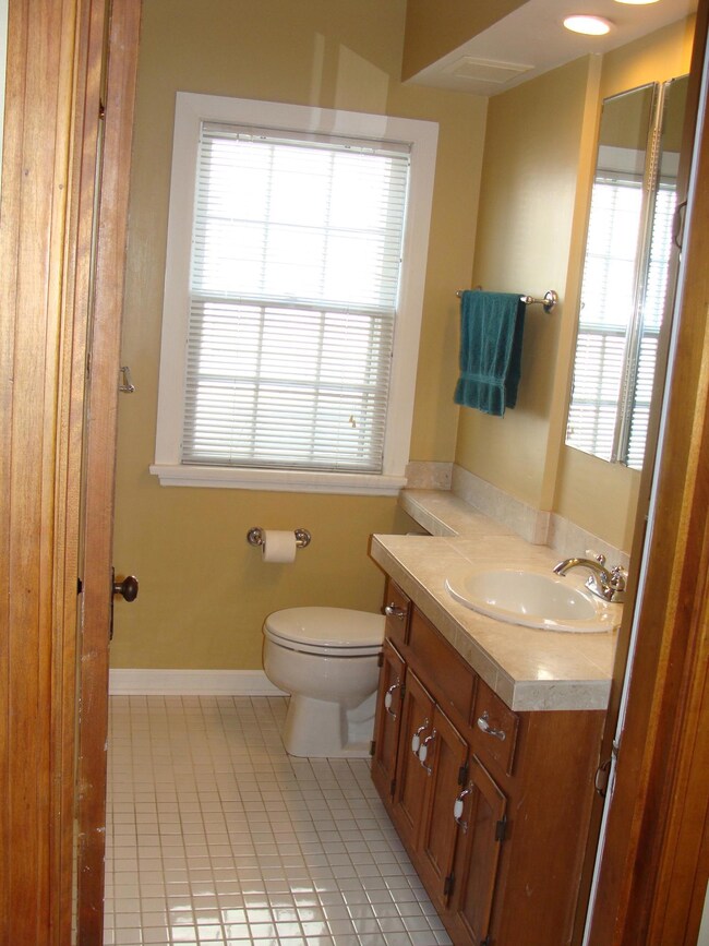 1st Floor Bath 487