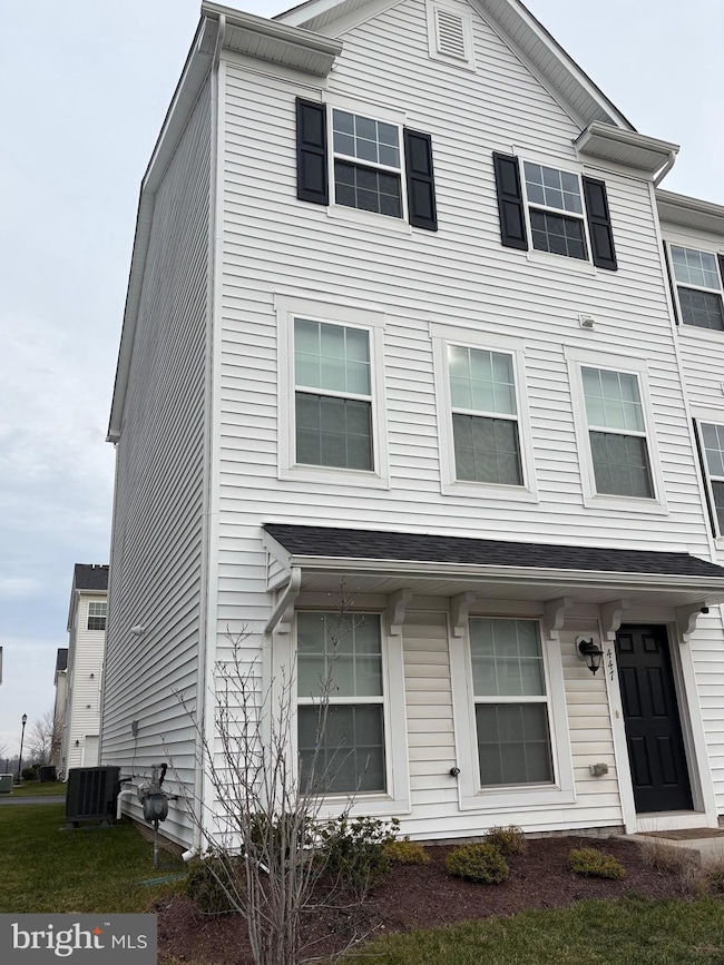 447 Pemberton Park Ln, Frederick, MD 21703 - photo 2