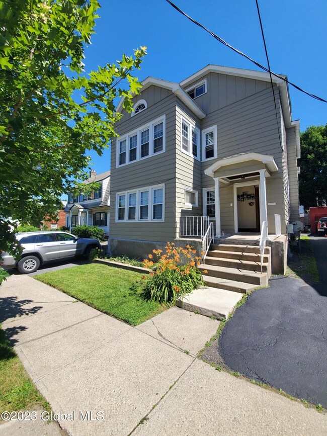 34 Sparkill Ave, Albany, NY 12209 - photo 4