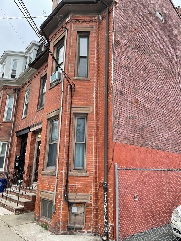 313 Spruce St, Chelsea, MA 02150 - photo 3