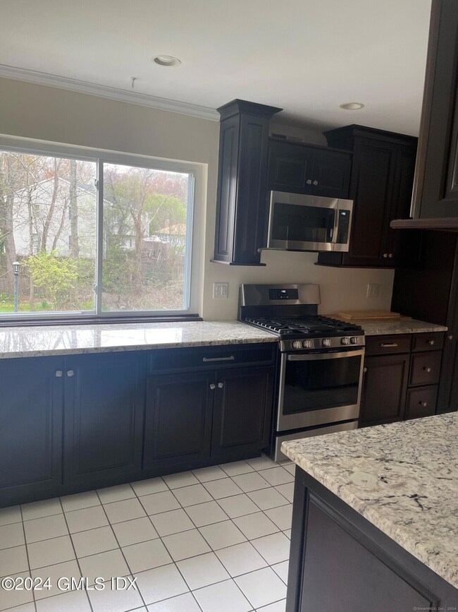 75 Cos Cob Ave unit 23, Cos Cob, CT 06807 - photo 7