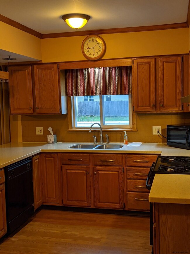 22 Cuthbert St, Schenectady, NY 12302 - photo 3