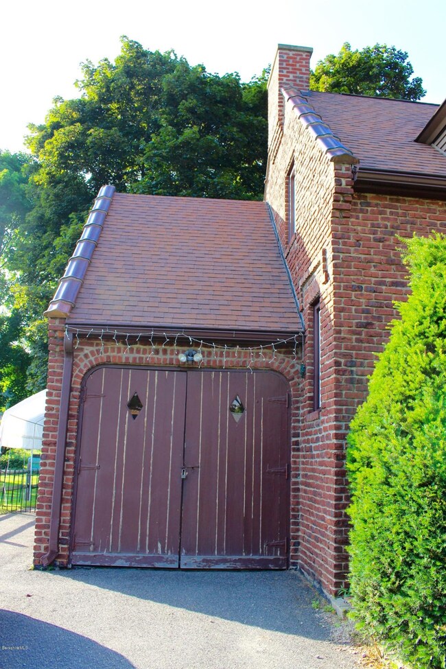 189 Dalton Ave, Pittsfield, MA 01201 - photo 2