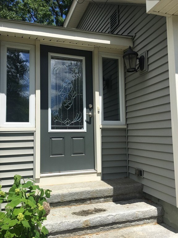 93 Burghardt St, Springfield, MA 01109 - photo 2