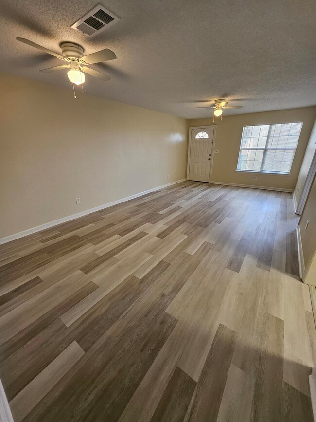 1100 Greentree Ct unit D, Tallahassee, FL 32304 - photo 4