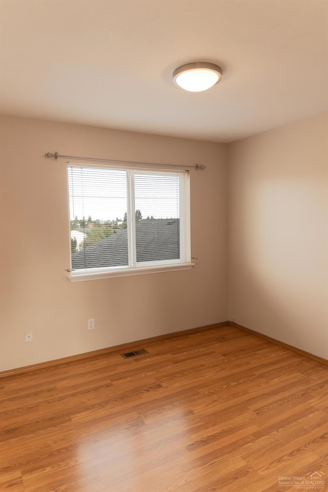 1004 NE Ross Rd, Bend, OR 97701 - photo 7