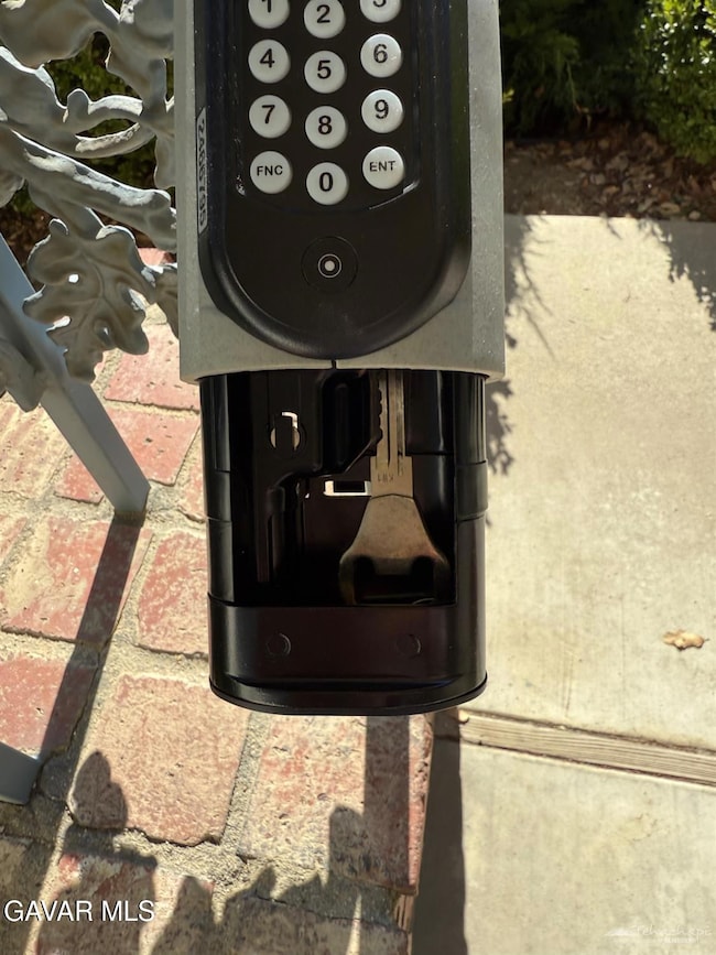 22351 Vaquero Dr, Tehachapi, CA 93561 - photo 7