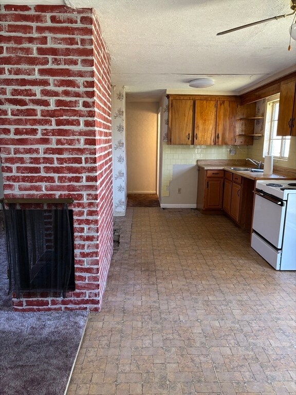 38 Marion St, Holbrook, MA 02343 - photo 4