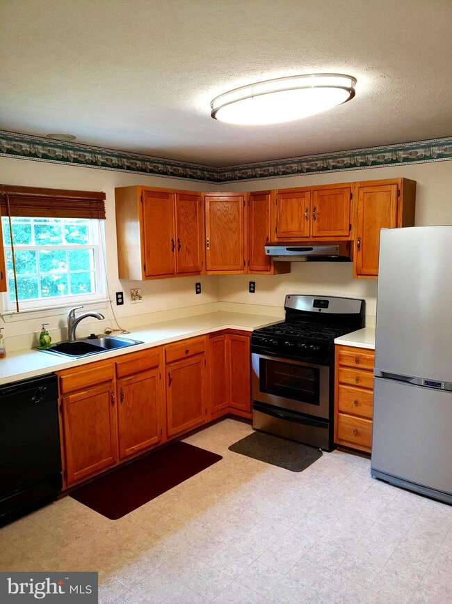 7302 Seawood Ct, Clinton, MD 20735 - photo 2