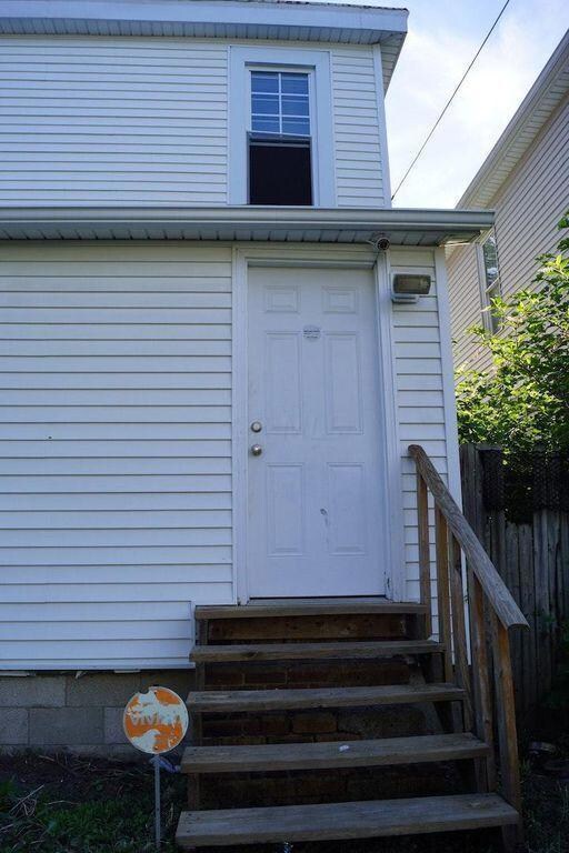 1600 rear entrance