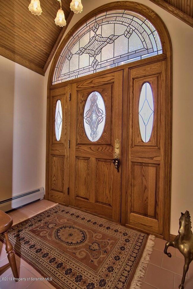 917 Appletree Rd, Moscow, PA 18444 - photo 4