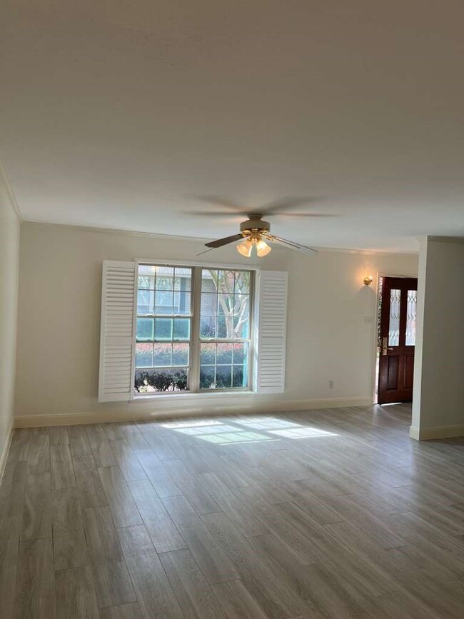 5817 Valley Forge Dr unit 90, Houston, TX 77057 - photo 3