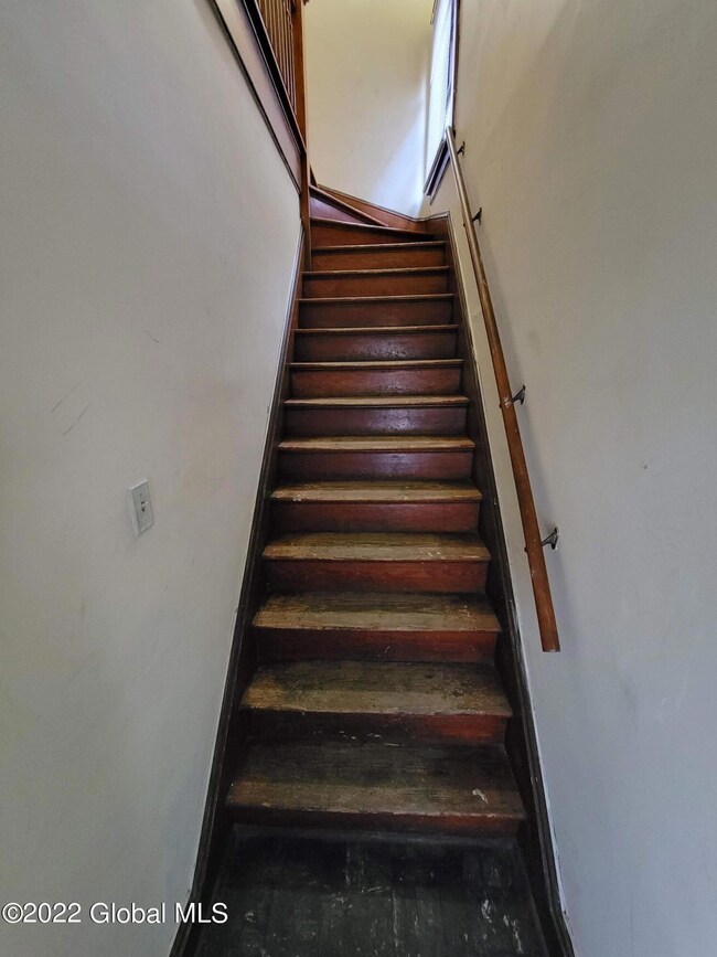 675 Myrtle Ave, Albany, NY 12208 - photo 7