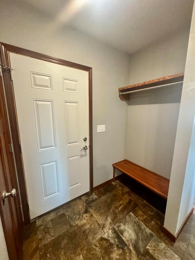 917 W 16th Ave, Mitchell, SD 57301 - photo 7