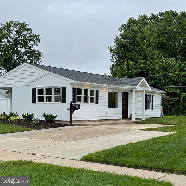 28 Gamewood Rd, Levittown, PA 19057 - photo 4