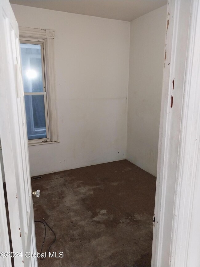 827 Emmett St, Schenectady, NY 12307 - photo 6