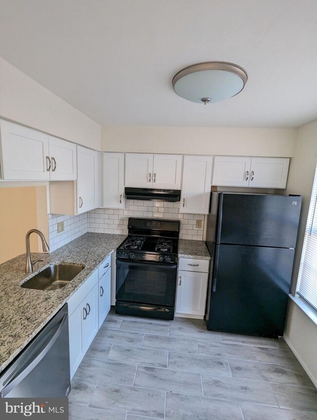 407 Paddock Ct unit 407, Sewell, NJ 08080 - photo 3