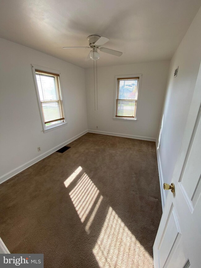 2861 Horseshoe Pike unit REAR, Campbelltown, PA 17010 - photo 4