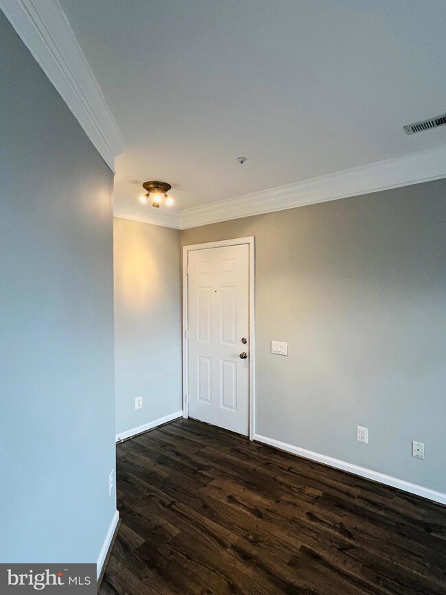 45475 Caboose Terrace unit 300, Sterling, VA 20166 - photo 3