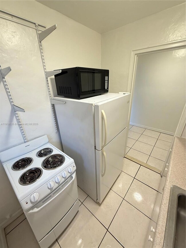 2020 Madison St unit 2, Hollywood, FL 33020 - photo 4