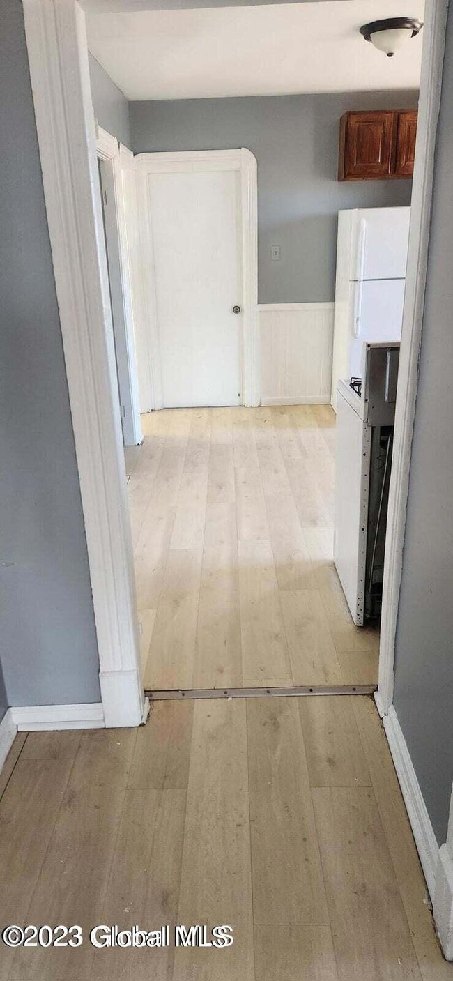 402 Summit Ave unit 2, Schenectady, NY 12307 - photo 5