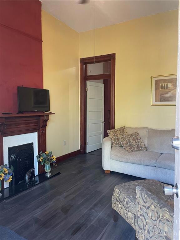 High ceilings, wood floors...comfortable sofa and 