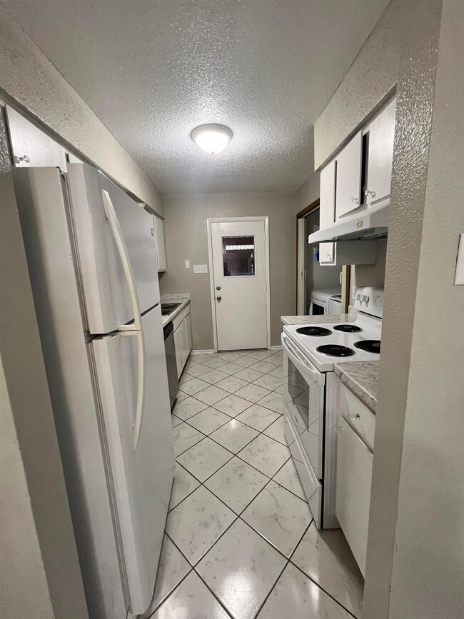 6215 Bedford Dr, Beaumont, TX 77708 - photo 5