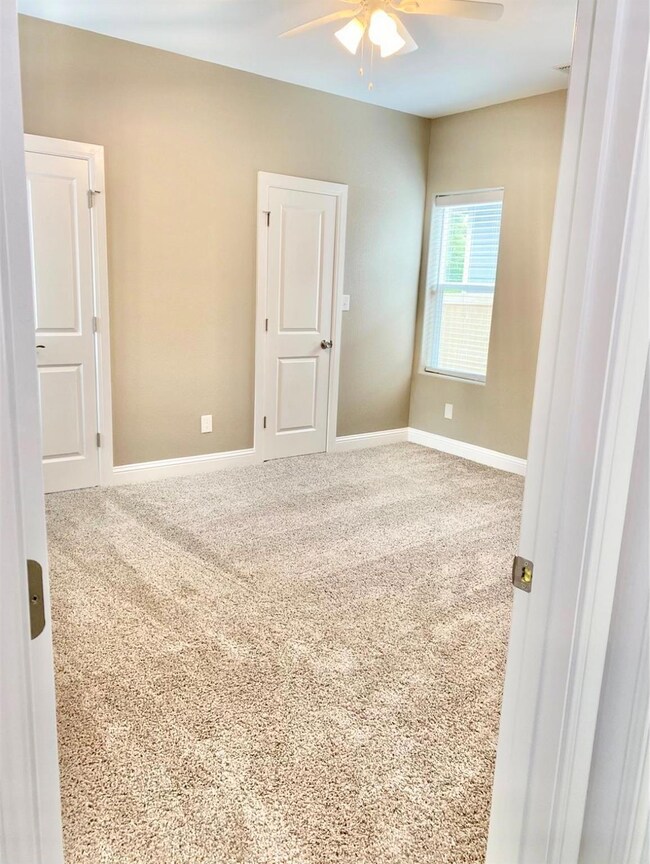 422 W Coffin St, Denison, TX 75020 - photo 6