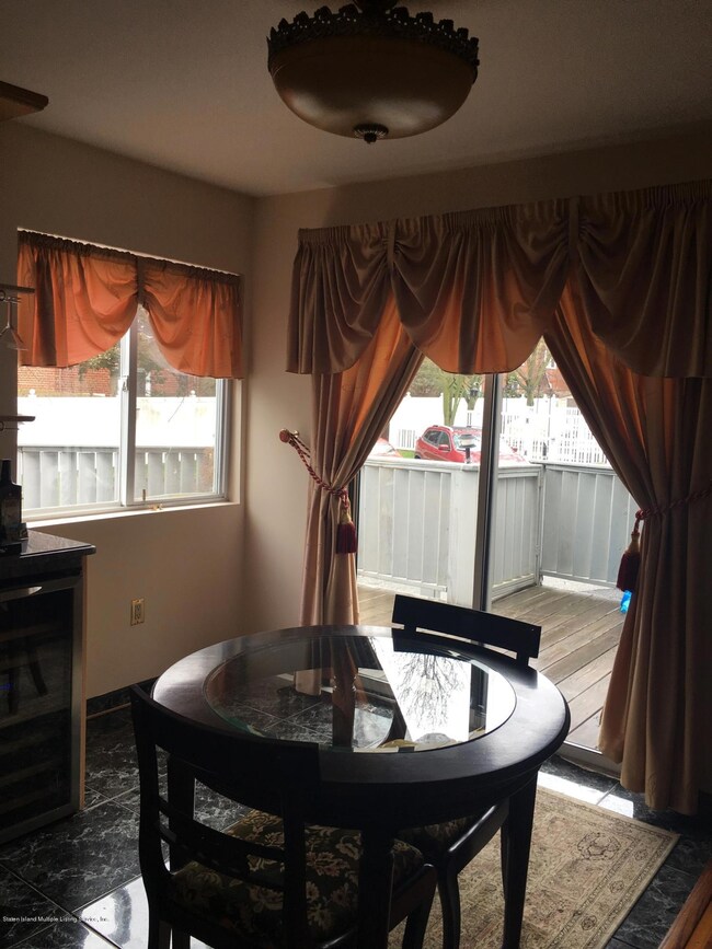 #6 breakfast nook