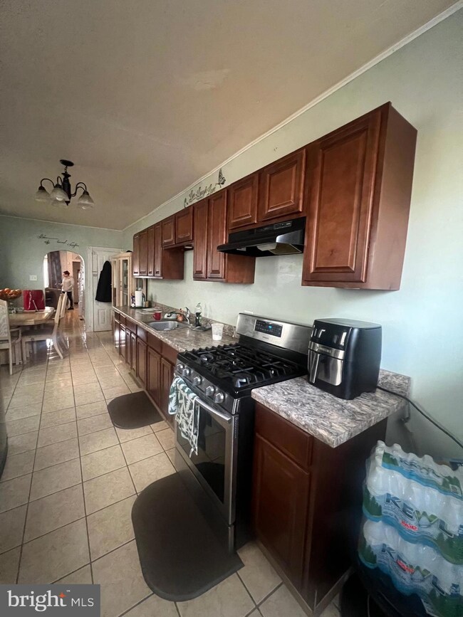 1125 Perry St, Reading, PA 19604 - photo 6