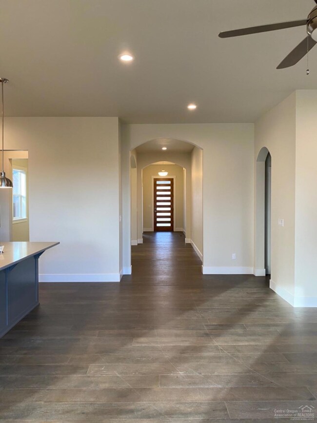 4050 SW Badger Ct, Redmond, OR 97756 - photo 3