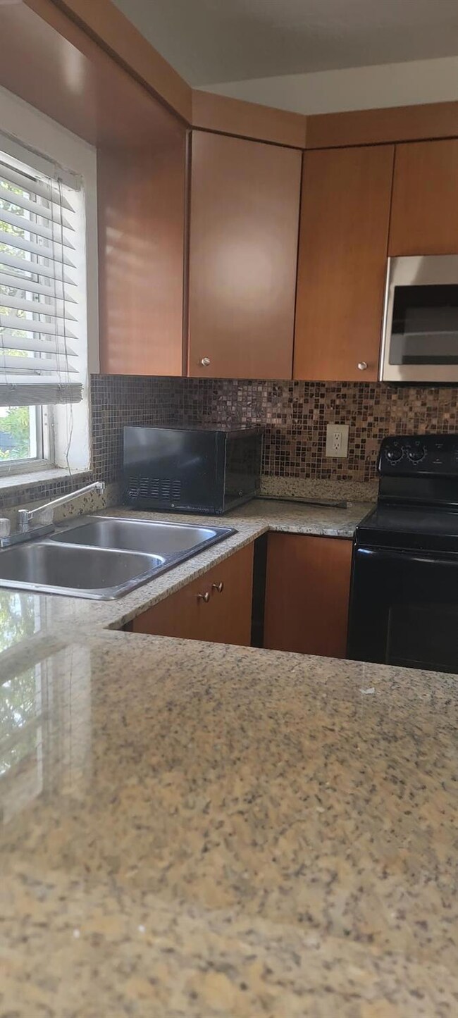 1837 Sherman St unit 1, Hollywood, FL 33020 - photo 6