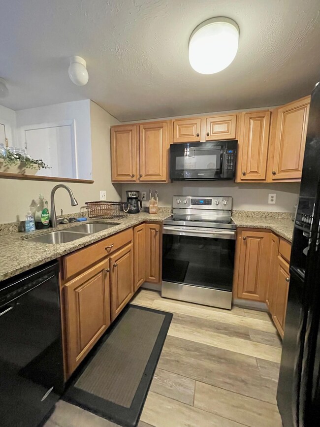 14 S Browning Ct, Pembroke, NH 03275 - photo 4