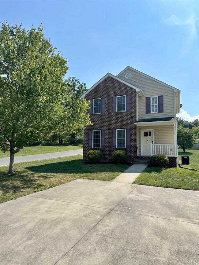 1528 3rd St, Waynesboro, VA 22980 - photo 2