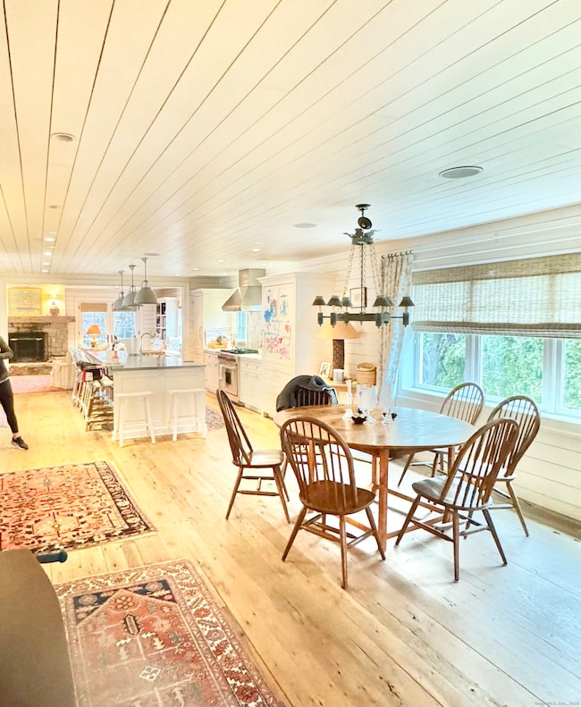 9 Barclay Ct, Norwalk, CT 06853 - photo 2