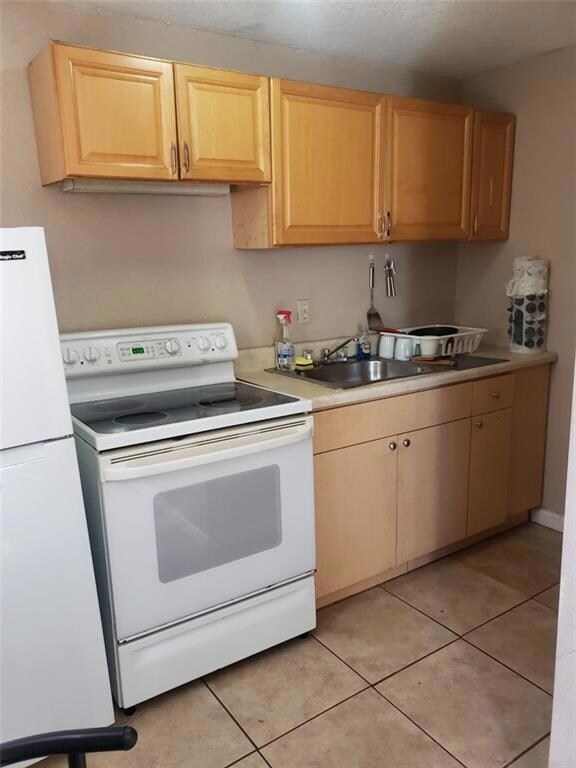 2120 NW 27th St unit EAST EFFICIENCY, Oakland Park, FL 33311 - photo 4